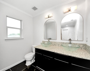 1910 Fallow Lane - Photo Thumbnail 14