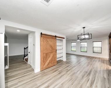 1910 Fallow Lane - Photo Thumbnail 2
