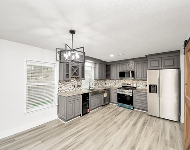 1910 Fallow Lane - Photo Thumbnail 4