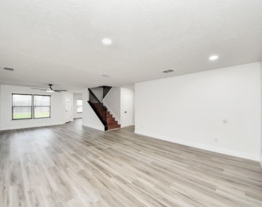 1910 Fallow Lane - Photo Thumbnail 23