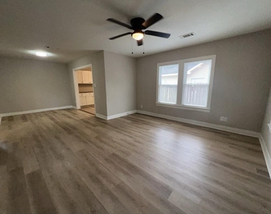 7424 Rusk Street - Photo Thumbnail 14