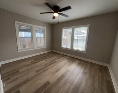 7424 Rusk Street - Photo Thumbnail 4