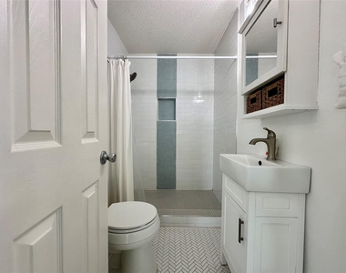 22810 Fresca Street - Photo Thumbnail 8