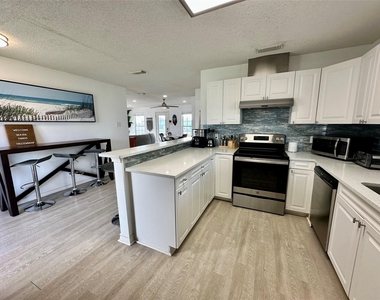 22810 Fresca Street - Photo Thumbnail 3