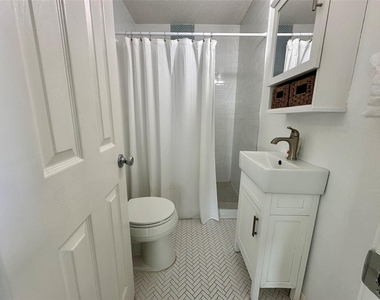 22810 Fresca Street - Photo Thumbnail 13