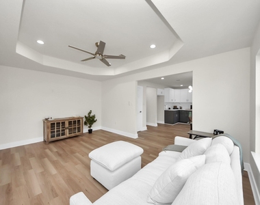 1102 Gazin Street - Photo Thumbnail 4