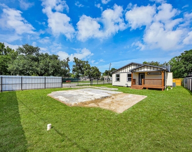 1102 Gazin Street - Photo Thumbnail 28