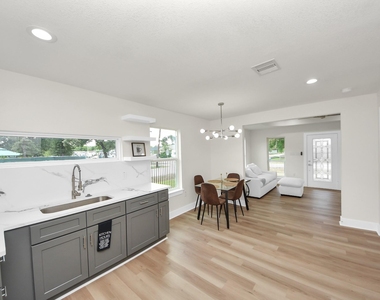 1102 Gazin Street - Photo Thumbnail 7
