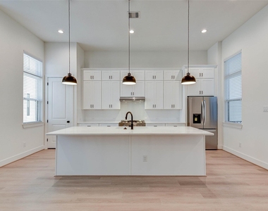 1817 Prospect Street - Photo Thumbnail 6