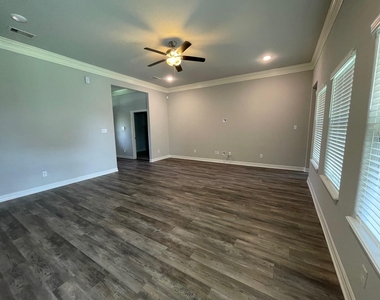 107 Freedom Drive - Photo Thumbnail 2