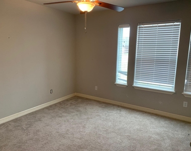 107 Freedom Drive - Photo Thumbnail 8