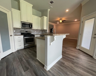 107 Freedom Drive - Photo Thumbnail 3