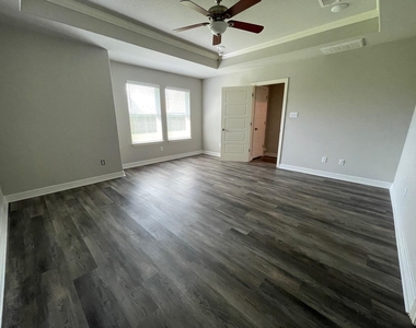 107 Freedom Drive - Photo Thumbnail 5