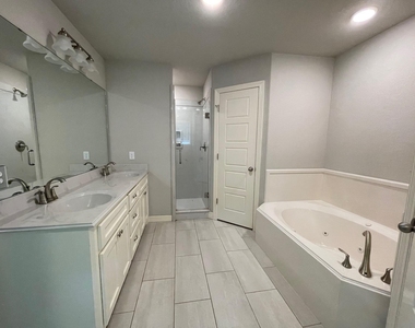 107 Freedom Drive - Photo Thumbnail 6