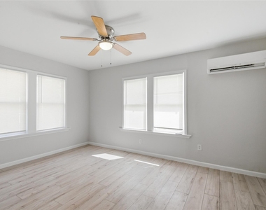1008 Studewood Street - Photo Thumbnail 8