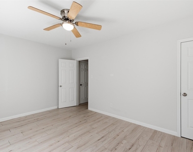 1008 Studewood Street - Photo Thumbnail 10
