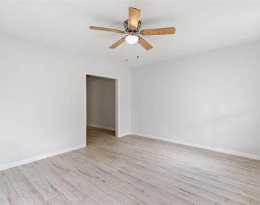 1008 Studewood Street - Photo Thumbnail 5