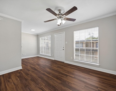 201 Emerson Street - Photo Thumbnail 2