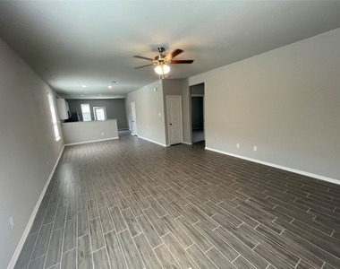 946 Redinger Ridge Drive - Photo Thumbnail 2