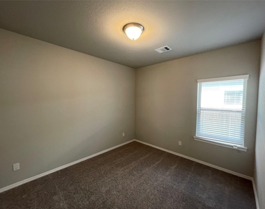 946 Redinger Ridge Drive - Photo Thumbnail 15