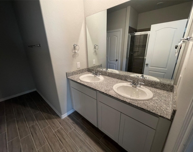 946 Redinger Ridge Drive - Photo Thumbnail 9
