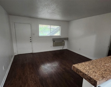 103 Avondale Street - Photo Thumbnail 3