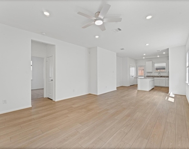 8006 Magnolia Praire Lane - Photo Thumbnail 3