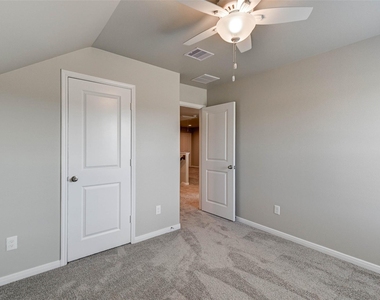 11792 Whirlaway Drive - Photo Thumbnail 37