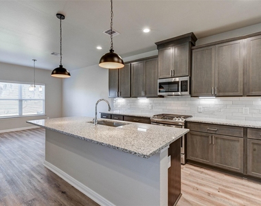 11792 Whirlaway Drive - Photo Thumbnail 6