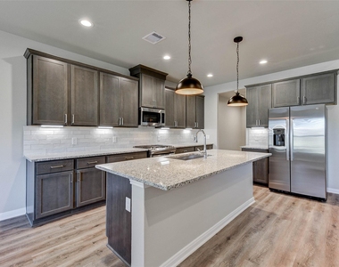 11792 Whirlaway Drive - Photo Thumbnail 7