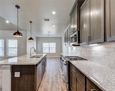 11792 Whirlaway Drive - Photo Thumbnail 10
