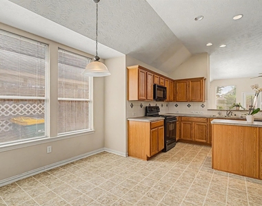 16011 Belleshire Glen Lane - Photo Thumbnail 9