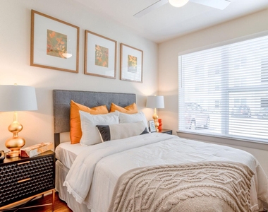 13939 Hillcroft Avenue - Photo Thumbnail 4