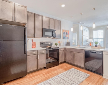 13939 Hillcroft Avenue - Photo Thumbnail 3