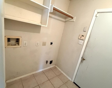 9310 Enmore Court - Photo Thumbnail 17