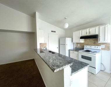 14109 Callahan Drive - Photo Thumbnail 2