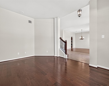 3927 Bowie Bend Lane - Photo Thumbnail 7