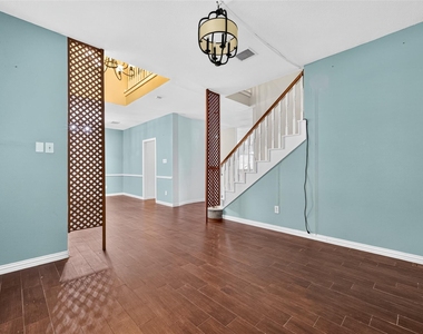 6311 Drake Elm Drive - Photo Thumbnail 4