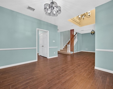6311 Drake Elm Drive - Photo Thumbnail 7