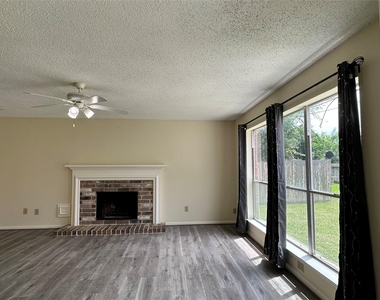 4819 Sunshine Drive - Photo Thumbnail 5