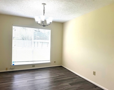 4819 Sunshine Drive - Photo Thumbnail 3