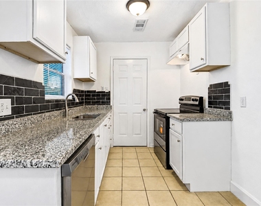 1206 Gary Avenue - Photo Thumbnail 9