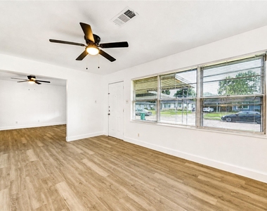 1206 Gary Avenue - Photo Thumbnail 6