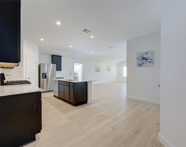 8038 Tropea Drive - Photo Thumbnail 8