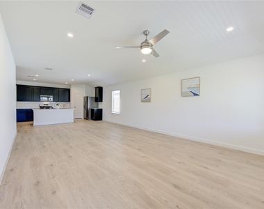 8038 Tropea Drive - Photo Thumbnail 20