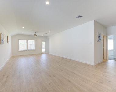 8038 Tropea Drive - Photo Thumbnail 17