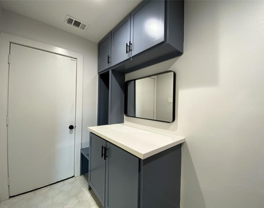 1818 Mill Creek Drive - Photo Thumbnail 7