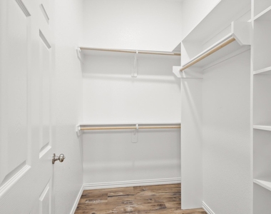 535 Corydon Drive - Photo Thumbnail 16