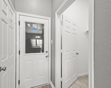 535 Corydon Drive - Photo Thumbnail 10