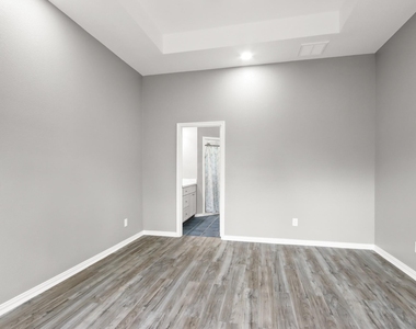 535 Corydon Drive - Photo Thumbnail 12